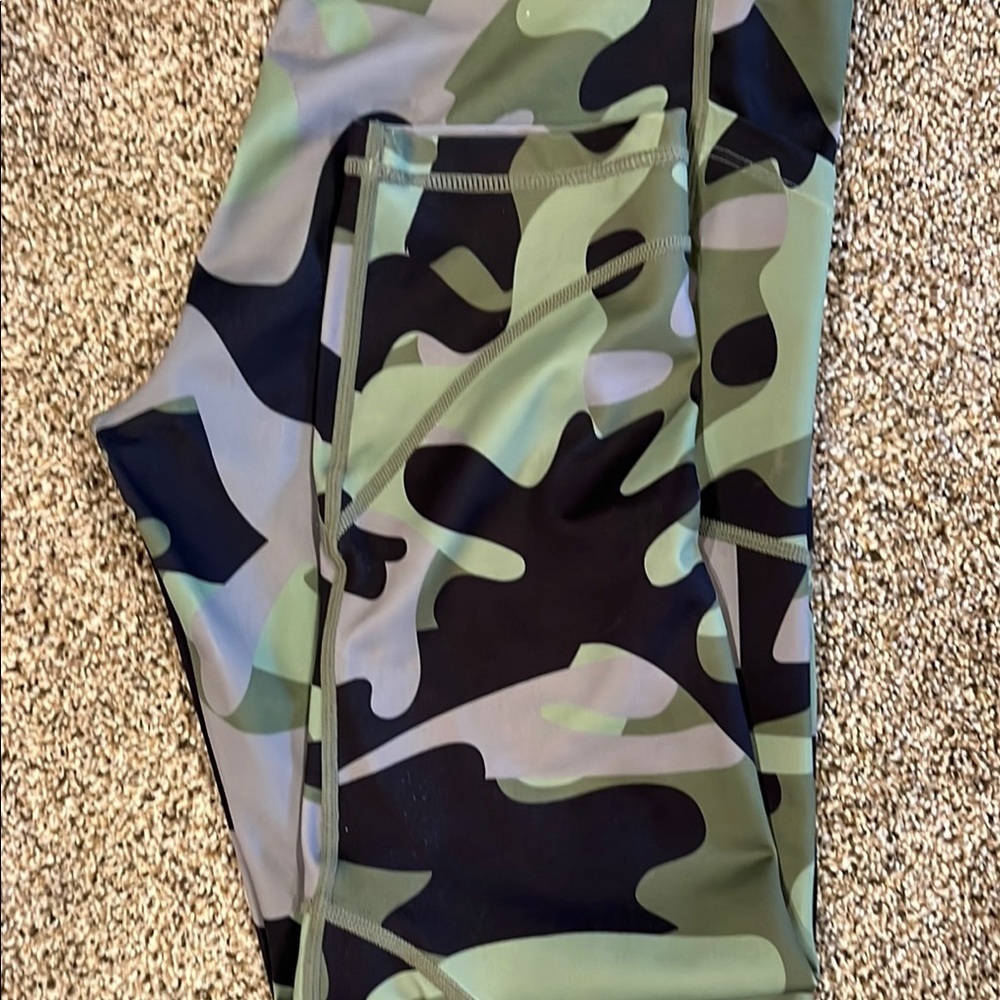 Women’s Camouflage Leggings - Picture 9 of 9